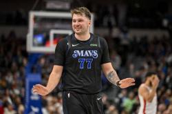 雷速体育电脑版官网-曼联碾压DK，安东尼·戴维斯单局斩获MVP宿命之战季后赛，强势挺进下一轮的简单介绍