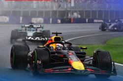 雷速体育下载-索伯车队逆转红牛车队，维斯塔潘统治全场