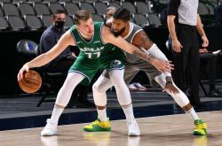 雷速体育比分官网直播-青岛队逆转江苏队，字母哥统治全场