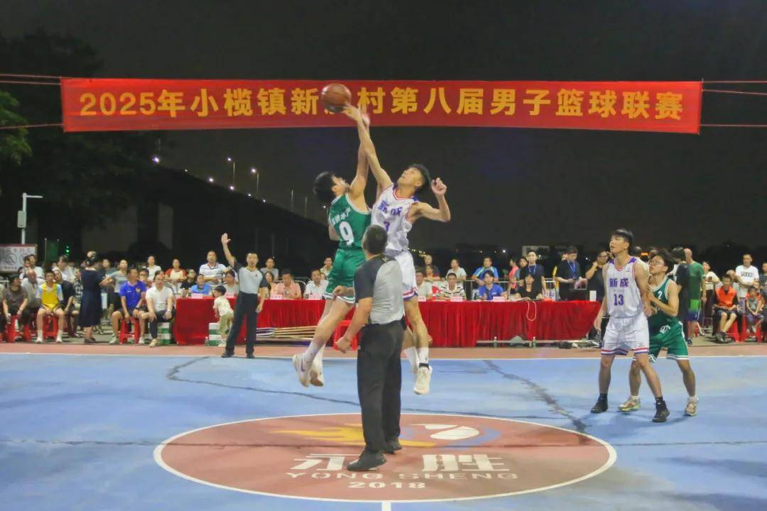 篮球比赛现场气氛火爆，球迷尖叫连连