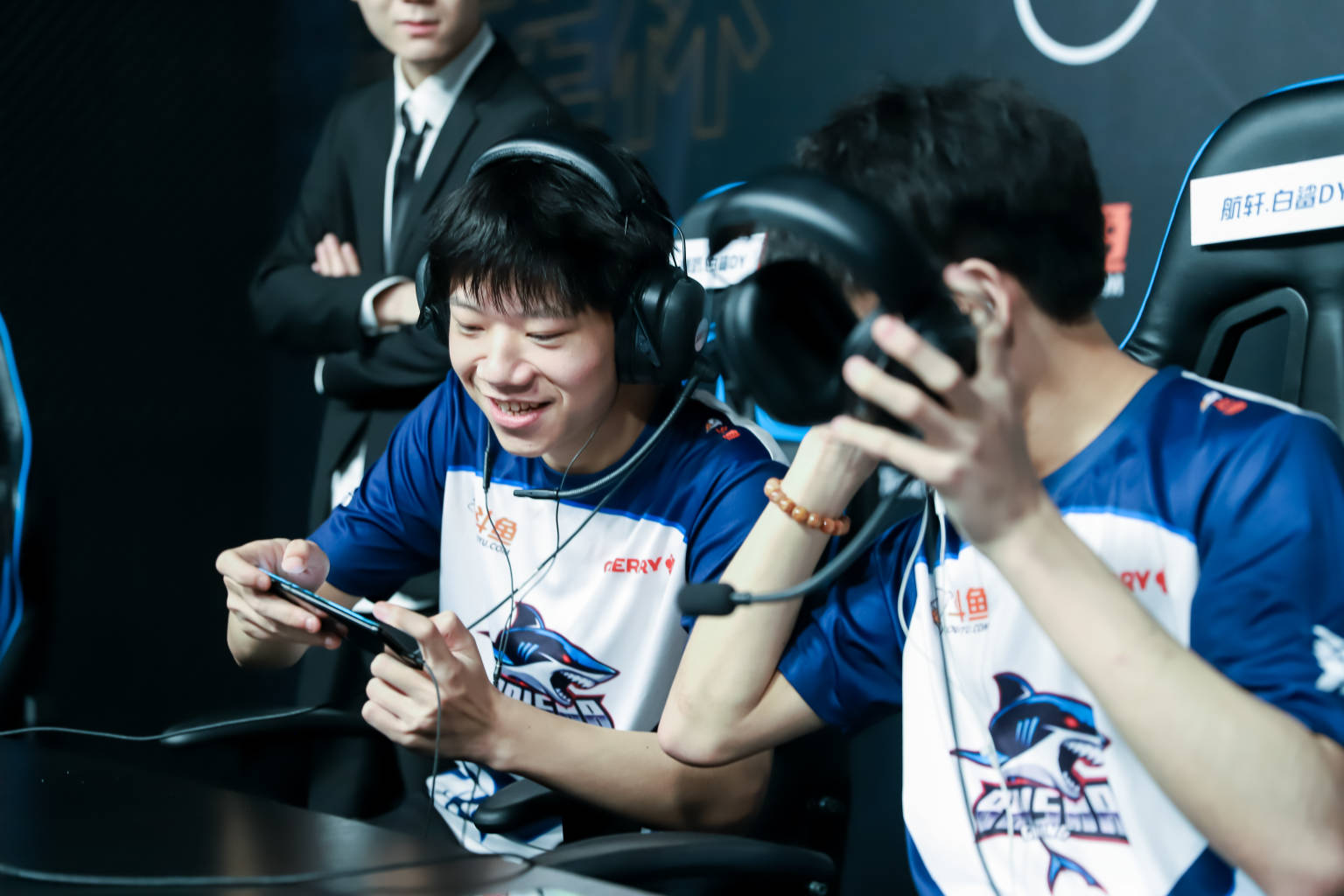 赛车战队状态火热，誓夺总冠军